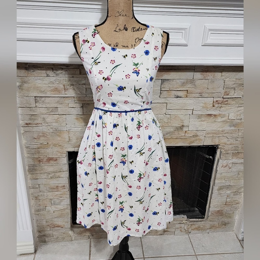 Yumi 40s 50s vintage vibes floral bumblebee razorback midi dress size 4 new!!!